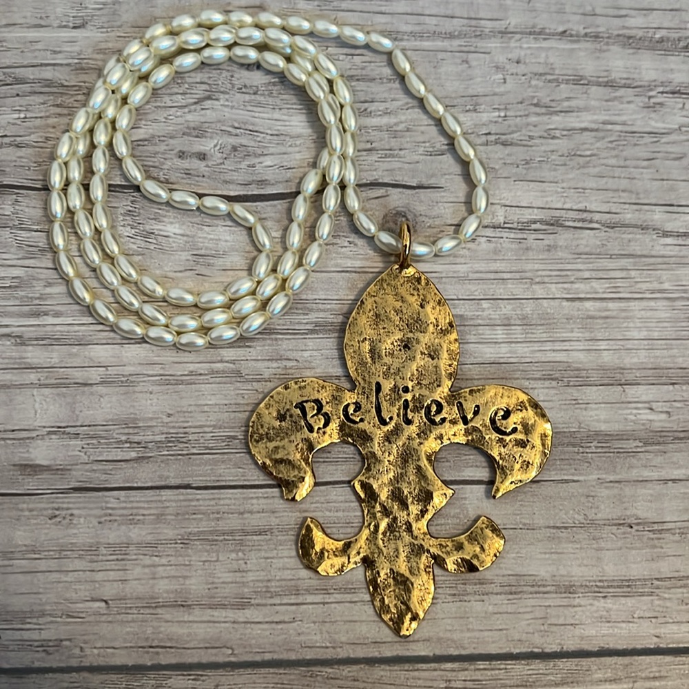 FLEUR DE LIS NECKLACE “BELIEVE” - Picture 3 of 7